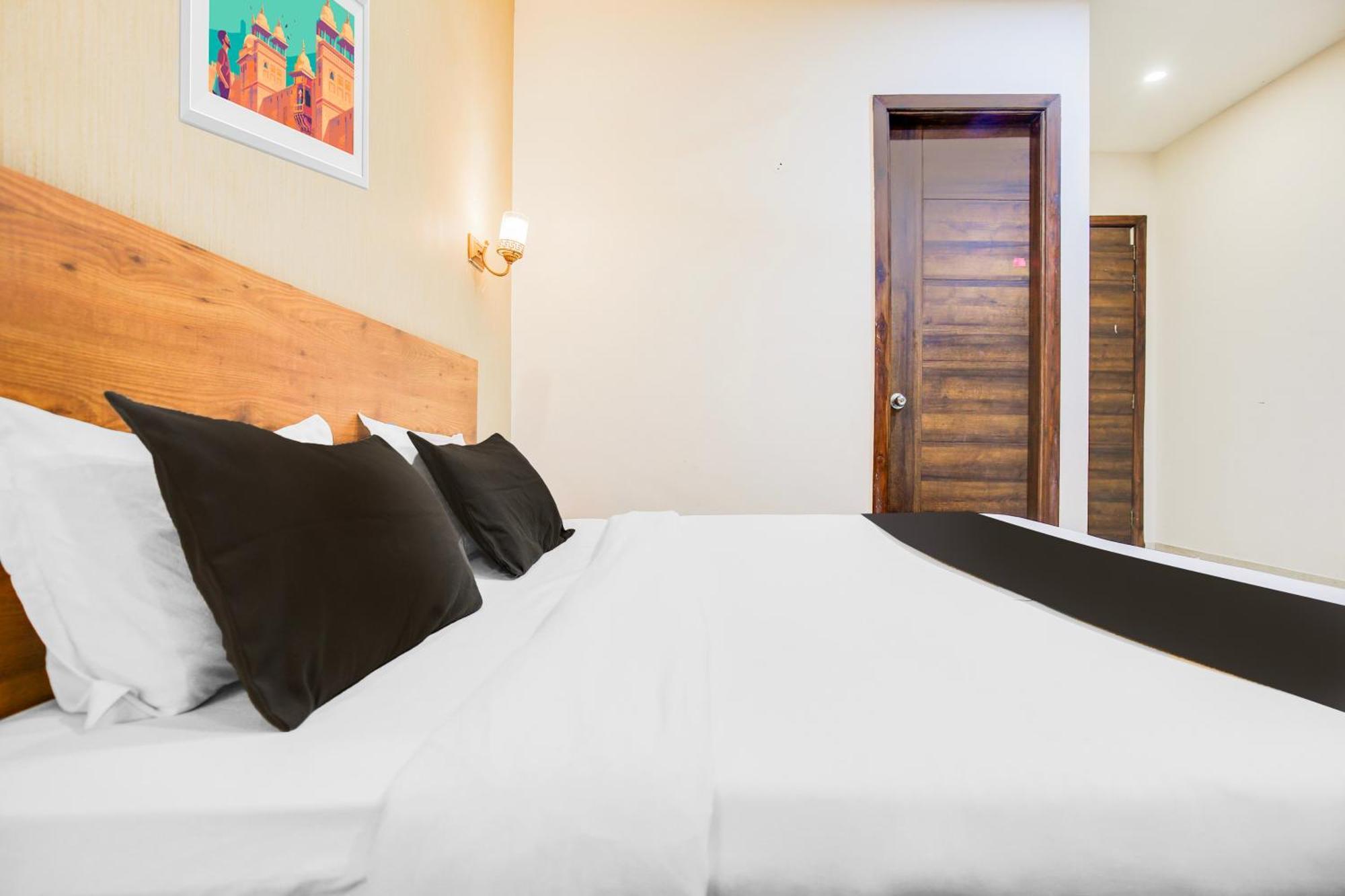 Super Townhouse Grand Fortune Amritsar Exteriör bild