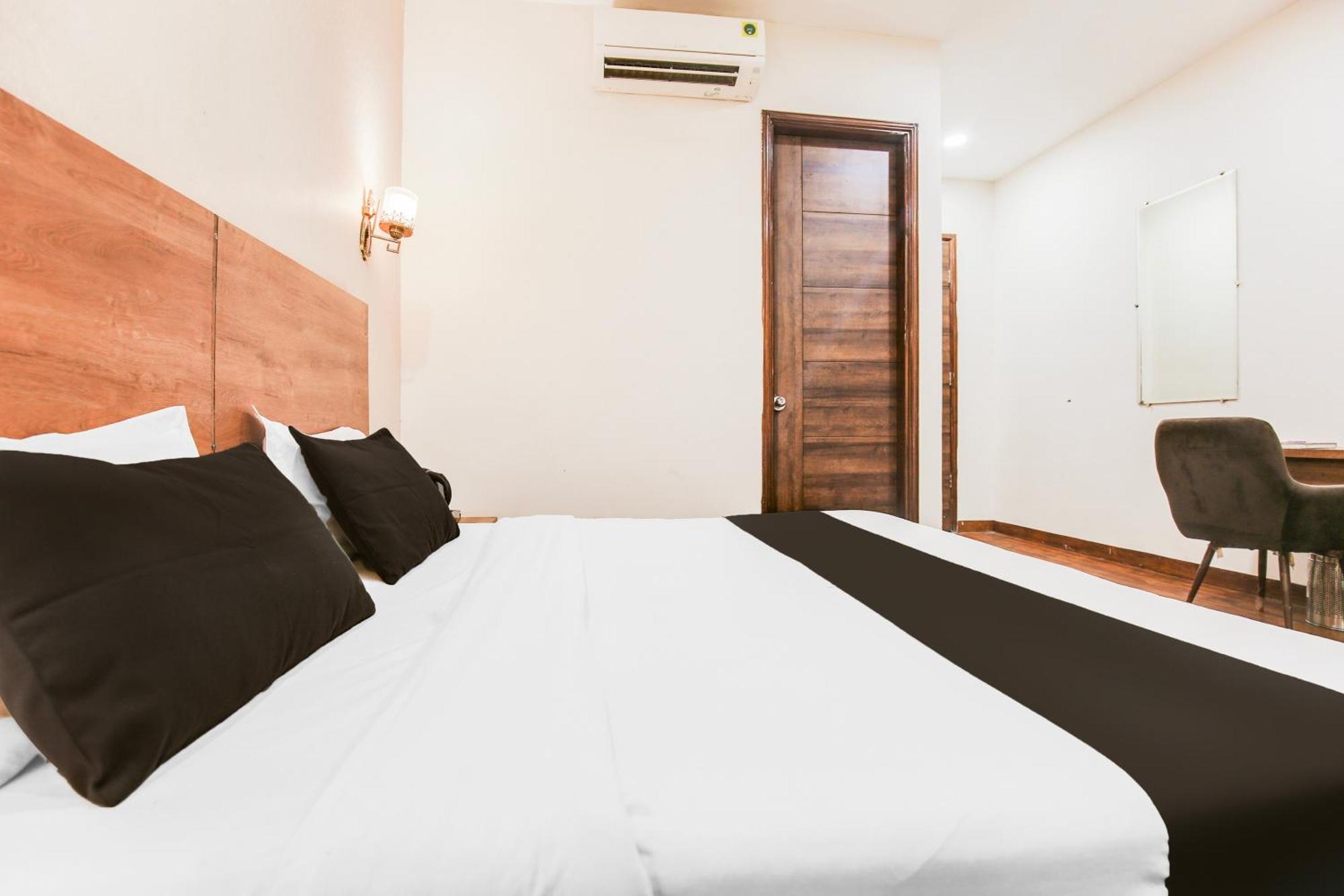 Super Townhouse Grand Fortune Amritsar Exteriör bild