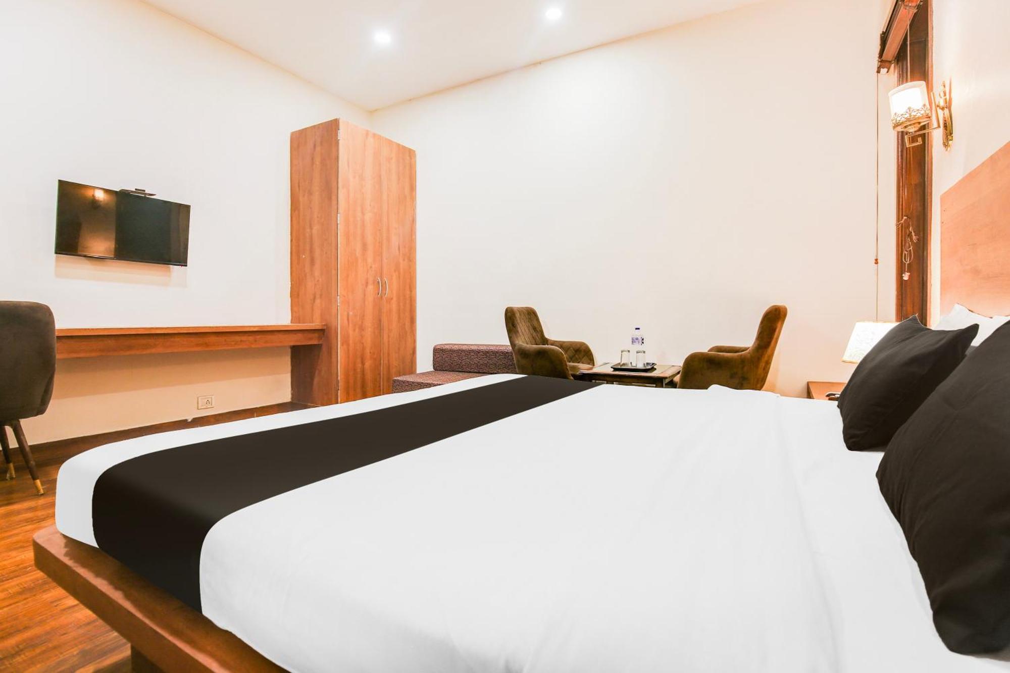 Super Townhouse Grand Fortune Amritsar Exteriör bild