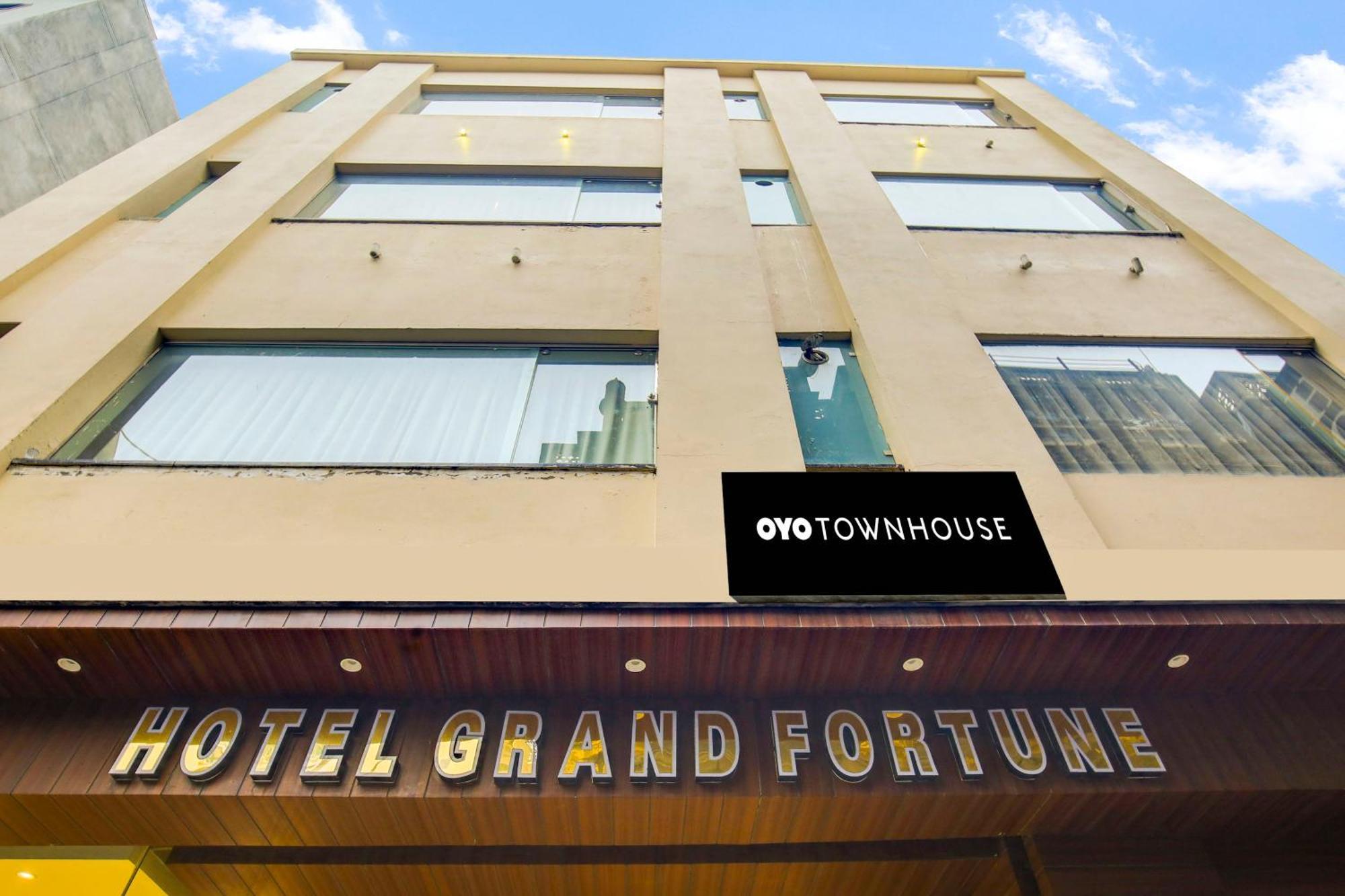 Super Townhouse Grand Fortune Amritsar Exteriör bild